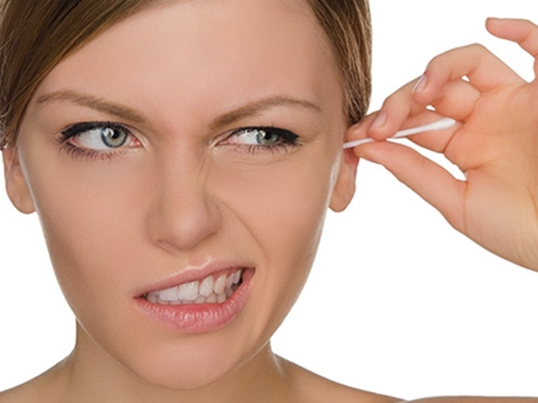 Kulak temizleme çubuğunu nasıl kullanıyorsunuz?