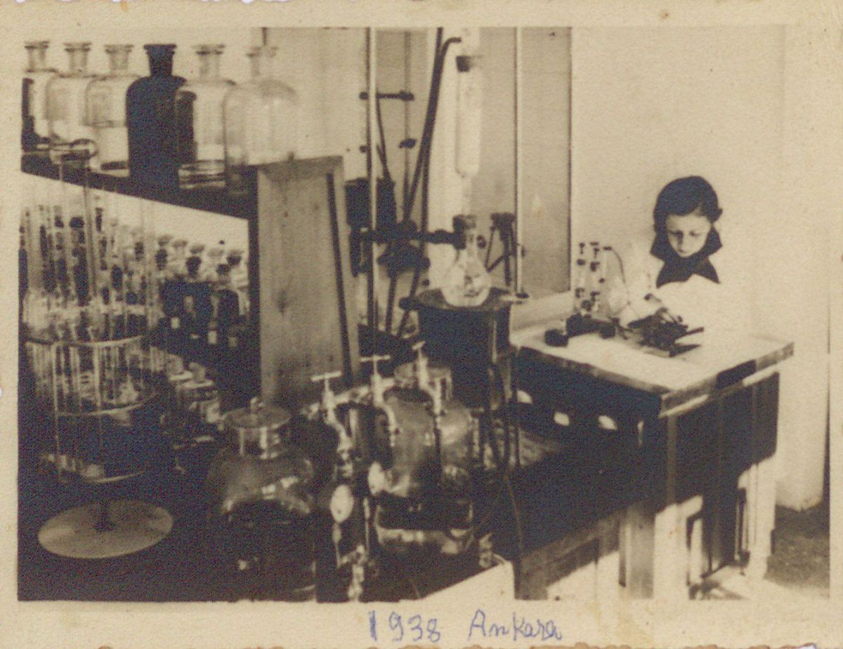 remziye_hisar_laboratuvarda-ankara-1938-